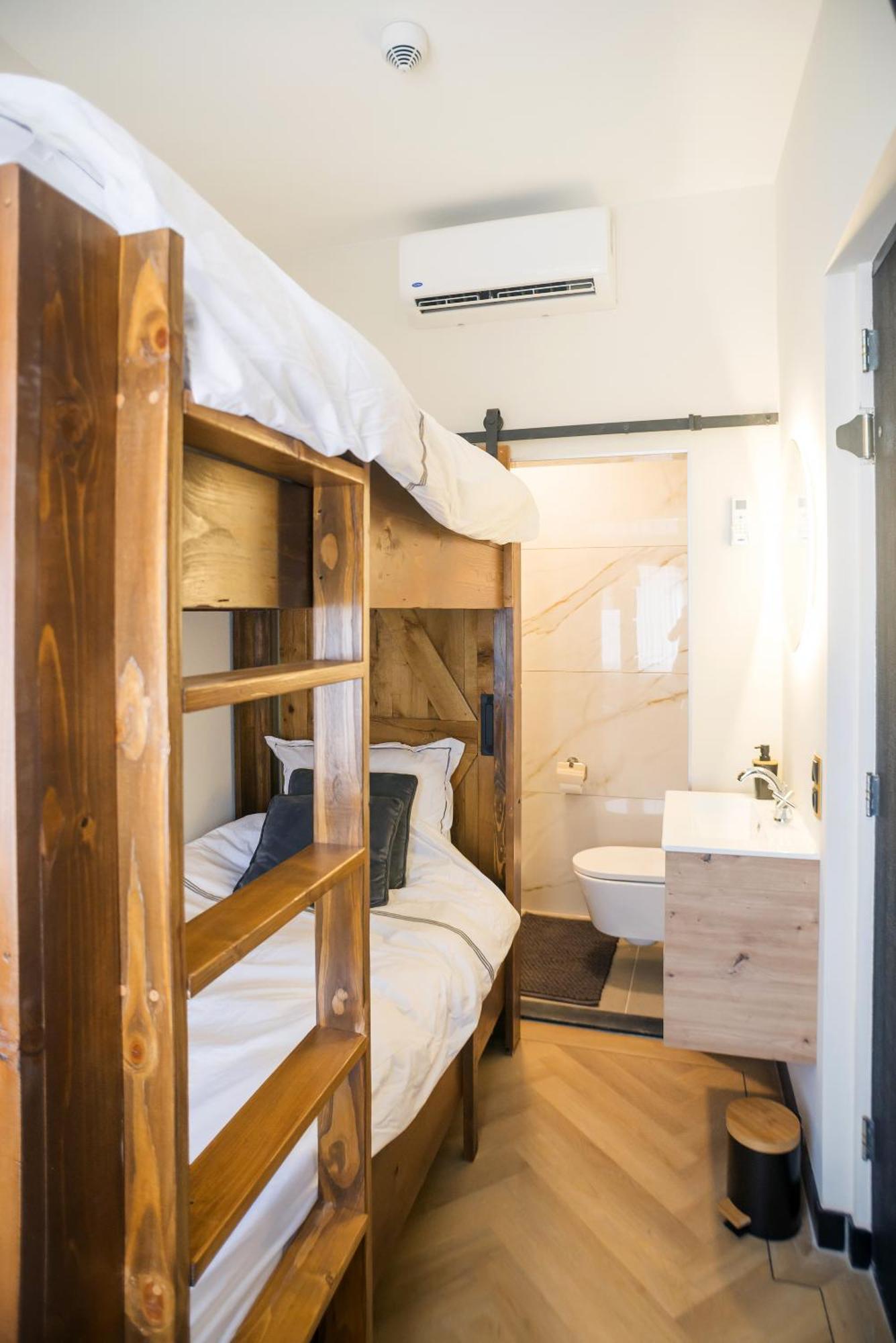 טילבורג Petite Room With Wifi, Ac, And Shared Kitchen מראה חיצוני תמונה
