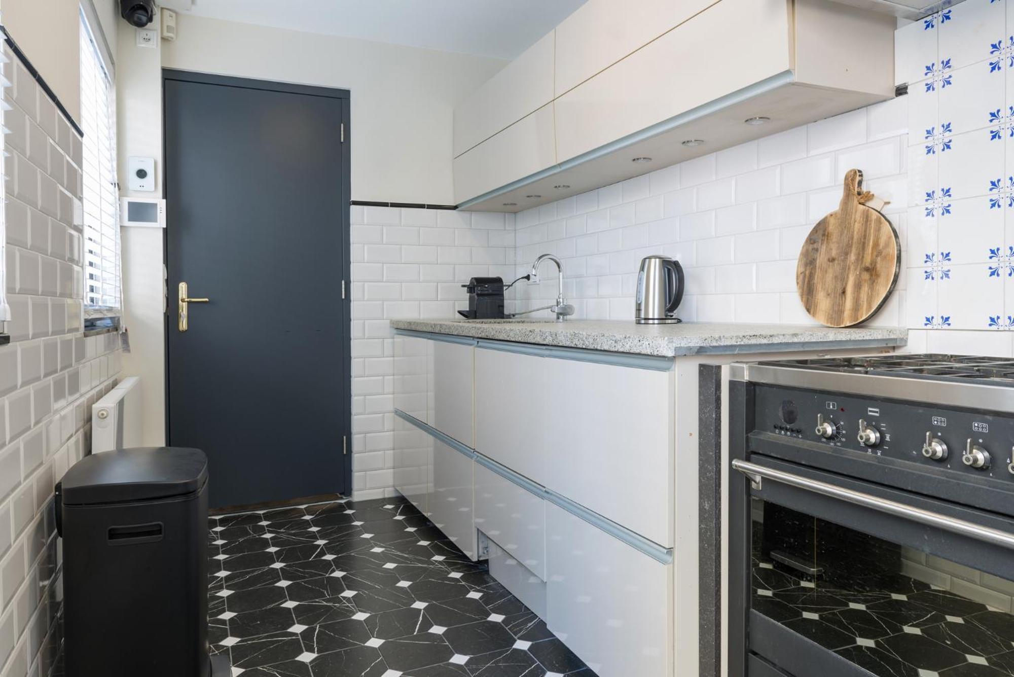 טילבורג Petite Room With Wifi, Ac, And Shared Kitchen מראה חיצוני תמונה